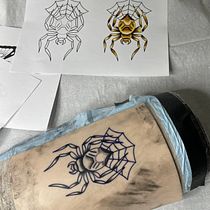Mein Abschlussprojekt für den Kurs: Künstlerisches Tattoo-Design mit goldenen Effekten in Procreate. Ilustração tradicional, Ilustração digital, e Desenho de tatuagens projeto de denu - 31.10.2022