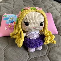 Mi proyecto del curso: Amigurumis: personas tejidas a crochet. Arts, Crafts, To, Design, Fiber Arts, Crochet, Amigurumi, and Textile Design project by Katherine Muñoz Aguilar - 11.19.2022