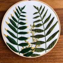 Meu projeto do curso: Bordado de plantas com agulha: crie uma composição vegetal. Un projet de Illustration traditionnelle, Broderie, Théorie des couleurs , et Design textile de Cristina Castro - 23.11.2022