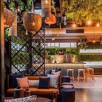 diseño de un restaurant con la cocina . Un projet de Architecture d'intérieur, Design d'intérieur, Décoration, Décoration d'intérieur, Retail design, Design d'espace , et Design  de enosperezbecerra - 11.11.2022