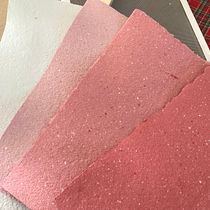 Mi proyecto del curso: Papel reciclado hecho a mano: crea un juego de papelería. Un proyecto de Artesanía, Bellas Artes, Papercraft, Encuadernación, DIY y Diseño de papelería				 de Rina Monasterio - 25.11.2022