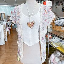 Mi proyecto del curso:  Top-down: prendas a crochet de una sola pieza. Un progetto di Fashion design, Fiber Art, DIY, Uncinetto e Textile Design di andrea elias rosas - 26.08.2022