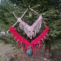 My project for course: Introduction to Macrame Tapestry. Un progetto di Design di accessori, Artigianato, Fiber Art, Macramè e Textile Design di Denis Denis - 13.12.2022