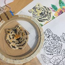 Mi proyecto del curso: Bordado freestyle sobre tul para principiantes. Accessor, Design, Embroider, Botanical Illustration, and Textile Design project by Lucia Valvasori - 11.27.2022