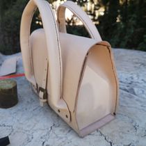 Mi proyecto del curso: Creación de bolsos de cuero artesanales para principiantes. Design, Accessor, Design, Arts, Crafts, and Sewing project by Bárbara Usó Honrubia - 11.29.2022