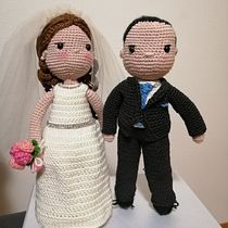 Pareja de novios. Un proyecto de Artesanía, Diseño de juguetes, Tejido, Amigurumi, Diseño textil y Crochet de marianuterga13 - 01.12.2022