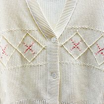 Mi proyecto del curso: Bordado con lana sobre prendas de punto. Un proyecto de Bordado, Tejido y Diseño textil de flor.atencia - 03.12.2022
