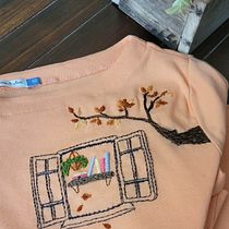 My project for course: Hand Embroidery for Clothing: Stitch a Collage Design. Un proyecto de Bordado, Upc, cling y Diseño textil de Bobbie Anne F - 04.12.2022