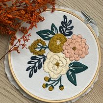 Mi proyecto del curso: Técnicas básicas de bordado: puntadas, composiciones y gamas cromáticas. Un projet de Création d'accessoires, Création de costumes, Broderie, Théorie des couleurs , et Design textile de Anays - 06.12.2022