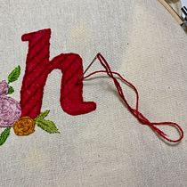 Mein Abschlussprojekt für den Kurs: Handgesticktes Lettering: Kreiere tragbare Kunst. T, pograph, Embroider, DIY, H, Lettering, and Textile Design project by b_s - 12.06.2022