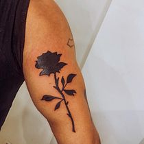 Meu projeto do curso: Tatuagem botânica com pontilhismo. Ilustração tradicional, Desenho de tatuagens e Ilustração botânica projeto de Rui Martins - 07.12.2022