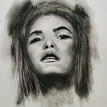 Il mio progetto del corso: Ritratto artistico al carboncino: creare atmosfere. Ilustração tradicional, Artes plásticas, Desenho, Desenho de retrato, Desenho realista, e Desenho artístico projeto de astrattalab - 10.12.2022