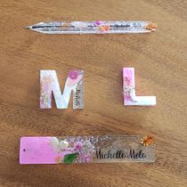 My project for course: Resin Jewelry Design. Un progetto di Design di accessori, Artigianato, Design di gioielli e DIY di Michelle Marie Melo Ballast - 11.12.2022