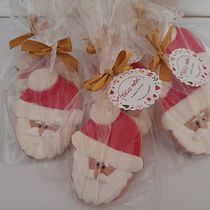 Meu projeto do curso: Decoração de biscoitos com glacê real para iniciantes. Design, Painting, and DIY project by Bruna Caroline Marques - 12.11.2022