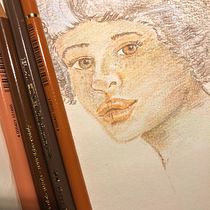 Mein Abschlussprojekt für den Kurs: Lebendiges Porträtzeichnen mit Buntstiften. Drawing, Portrait Drawing, Sketchbook, and Colored Pencil Drawing project by Lisa Beth - 12.13.2022