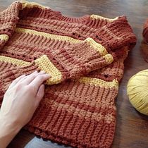 Mi proyecto del curso en colores tierra. Un progetto di Fashion design, Fiber Art, Uncinetto e Textile Design di Maria Marta Bernabeu - 16.12.2022