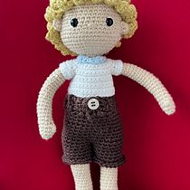 Mi proyecto del curso: Amigurumi: diseño de ropa, pelo y complementos. Un proyecto de Artesanía, Diseño de juguetes, Tejido, Crochet, Amigurumi y Diseño textil de Gladys Prado - 20.12.2022