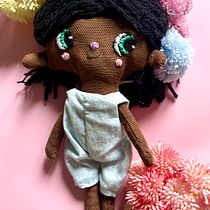 Mi proyecto del curso: Muñecos de tela: diseño, costura y creación de contenido. Un projet de Artisanat, Conception de jouets, Réseaux sociaux, Photographie smartphone, Photographie de produits, Couture, Photographie pour Instagram , et Confection de patrons et vêtements de Elena Dichas - 22.12.2022
