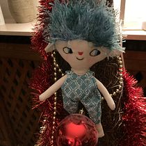 Mon projet du cours : Poupées en tissu : conception, couture et création de contenu. Un projet de Artisanat, Conception de jouets, Réseaux sociaux, Photographie smartphone, Photographie de produits, Couture, Photographie pour Instagram , et Confection de patrons et vêtements de Feryal MOULAÏ - 22.12.2022