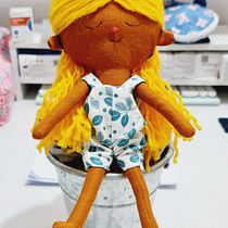 My project for course: Fabric Dolls: Design and Content Creation. Un projet de Artisanat, Conception de jouets, Réseaux sociaux, Photographie smartphone, Photographie de produits, Couture, Photographie pour Instagram , et Confection de patrons et vêtements de Sylvia Tay @Sylvia Clement - 19.12.2022
