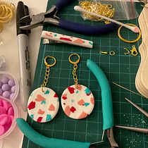 My project for course: Polymer Clay Jewelry Design for Beginners. Un progetto di Design di accessori, Artigianato, Design di gioielli e DIY di isabel_wap - 24.12.2022
