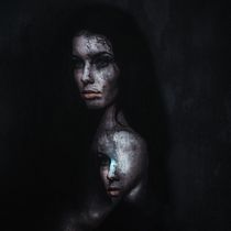 Mój projekt z kursu: Artystyczny autoportret fotograficzny (fine art). Photograph, Photograph, Post-production, Photo Retouching, Portrait Photograph, Studio Photograph, Fine-Art Photograph, Photomontage, and Self-Portrait Photograph project by Agnieszka Muszyńska - 12.28.2022