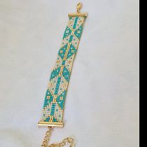 My project for course: Beaded Jewelry Design: Weave Elegant Patterns. Accessor, Design, Arts, Crafts, Jewelr, Design, and Fiber Arts project by Catherine Gabriel - 12.28.2022