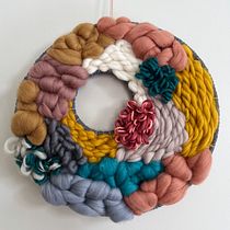 My project for course: Circular Weaving for Colorful Wall Decor. Arts, Crafts, Interior Design, Pattern Design, Fiber Arts, Weaving, and Textile Design project by Camille Haggar - 12.27.2022