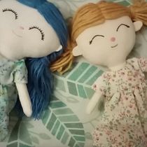 Mi proyecto del curso: Muñecos de tela: diseño, costura y creación de contenido. Un projet de Artisanat, Conception de jouets, Réseaux sociaux, Photographie smartphone, Photographie de produits, Couture, Photographie pour Instagram , et Confection de patrons et vêtements de Macarena da Costa - 22.12.2022