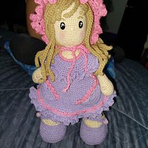 Mi proyecto del curso: Elaboración de muñecas amigurumi románticas. Un proyecto de Artesanía, Diseño de juguetes, Tejido, Crochet y Amigurumi de Chiquina Evertsz Hahmann - 30.12.2022