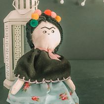 Mi proyecto del curso: Muñecos de tela: diseño, costura y creación de contenido. Un projet de Artisanat, Conception de jouets, Réseaux sociaux, Photographie smartphone, Photographie de produits, Couture, Photographie pour Instagram , et Confection de patrons et vêtements de aprileantonella - 31.12.2022