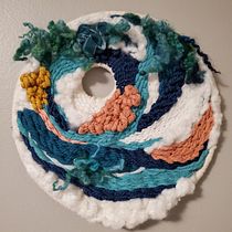 My project for course: Circular Weaving for Colorful Wall Decor. Artesanato, Design de interiores, Pattern Design, Tecido, Tecelagem, e Design têxtil projeto de alcriswell - 31.12.2022