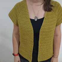 Mi proyecto del curso:  Top-down: prendas a crochet de una sola pieza. Un progetto di Fashion design, Fiber Art, DIY, Uncinetto e Textile Design di Georgina M. De Bartolis - 01.01.2023