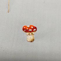 Mój projekt z kursu: Haft miniaturowy: tworzenie biżuterii tekstylnej. Un projet de Design de bijoux, Broderie , et Design textile de Jola Romantowska-Tomosz - 04.01.2023