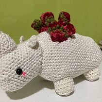 Meu projeto do curso: Design e criação de amigurumis. Arts, Crafts, To, Design, Fiber Arts, DIY, Crochet, Amigurumi, and Textile Design project by julianemoana - 01.04.2023