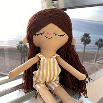 Mi proyecto del curso: Muñecos de tela: diseño, costura y creación de contenido. Un projet de Artisanat, Conception de jouets, Réseaux sociaux, Photographie smartphone, Photographie de produits, Couture, Photographie pour Instagram , et Confection de patrons et vêtements de cristinallanas - 05.01.2023