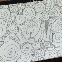 Il mio progetto del corso: Ritratto creativo in chiaroscuro con matita. Un projet de Illustration traditionnelle, Dessin au cra, on, Dessin de portrait, Dessin artistique, Dessin aux cra , et ons de couleur de Chiara P - 05.01.2023