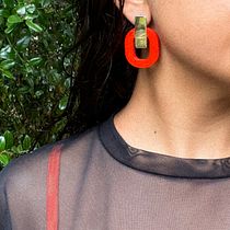 Mi proyecto del curso: Diseño de joyería en resina. Un progetto di Design di accessori, Artigianato, Design di gioielli e DIY di Victoria Martinez - 06.01.2023