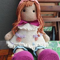 Mi proyecto del curso: Elaboración de muñecas amigurumi románticas. Un proyecto de Artesanía, Diseño de juguetes, Tejido, Crochet, Amigurumi y Diseño textil de Laura Martínez Pérez - 07.01.2023