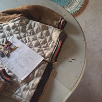 Mi proyecto del curso: Corte y confección de una cazadora bomber desde cero. Design de moda, Costura, e Modelagem e confecção projeto de Fiona Capdevila - 09.01.2023