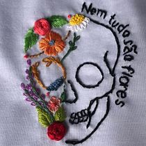 Meu projeto do curso: Bordado floral e anatômico para roupas e acessórios. Projekt z dziedziny  Haft, Upc, cling, Wzornictwo tekst i liów użytkownika keila_tomaz - 09.01.2023