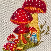 Mashrooms Aguja magica. Embroider, Punch Needle, and Textile Design project by Ana M Pena - 01.12.2023