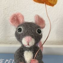 Mon projet du cours : Feutrage à l’aiguille : création de personnages avec de la laine et une aiguille. Artesanato, Design de brinquedos, Feltragem com agulha, e Design têxtil projeto de Charline Morillon - 07.01.2023