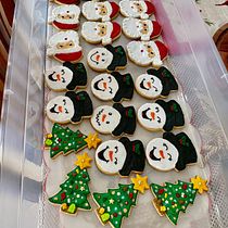 My project for course: Cookie Decoration with Royal Icing for Beginners. Design, Painting, and DIY project by Graciela Arguedas - 01.15.2023
