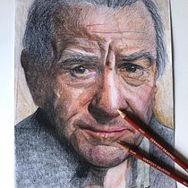 Il mio progetto del corso: Ritratto realistico con matite colorate. Un progetto di Illustrazione tradizionale, Belle arti, Disegno a matita, Disegno, Disegno di ritratti, Disegno realistico, Disegno artistico e Disegno con matite colorate di Stefania Berna - 15.01.2023