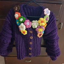 Mi proyecto del curso: Crochet: teje un suéter colorido con aplicaciones florales. Design projeto de ANA CORTES - 16.01.2023