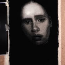 Retrato realista al carboncillo, Liv Ullmann. Ilustração tradicional, Artes plásticas, Desenho, Desenho de retrato, e Desenho realista projeto de Ivan Terreu Roche - 16.01.2023