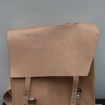 Bolso manos libre cuero. Design, Accessor, Design, Arts, Crafts, and Sewing project by jorgeandres47 - 01.17.2023