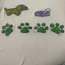 Mi proyecto del curso: Bordado a mano sobre ropa: diseña una composición. Un proyecto de Bordado, Upc, cling, Diseño textil y Publicidad de carolcorro86 - 18.01.2023