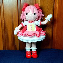 Madoka Kaname, Mi proyecto del curso: Amigurumi: diseño de ropa, pelo y complementos. Un proyecto de Artesanía, Diseño de juguetes, Tejido, Crochet, Amigurumi y Diseño textil de Gumigurumis uio - 18.01.2023